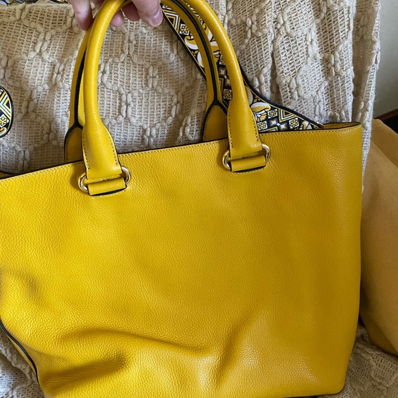 Prada Bag w/ 2 long crossbody straps - Picture 7 of 16